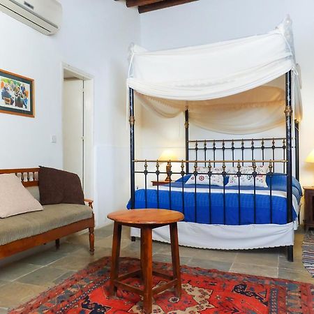 לרנקה Zoes Traditional Apartments, Bed & Breakfast מראה חיצוני תמונה