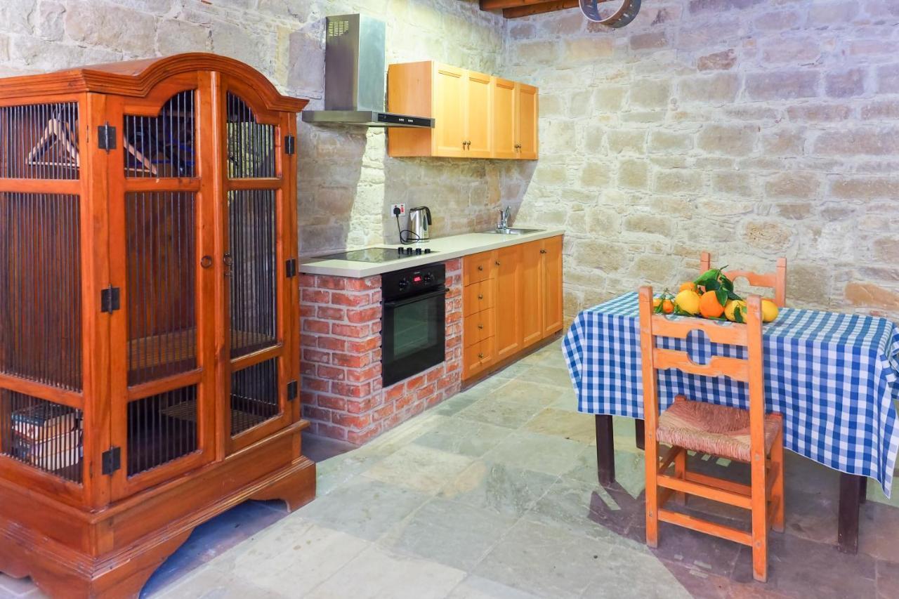 לרנקה Zoes Traditional Apartments, Bed & Breakfast מראה חיצוני תמונה